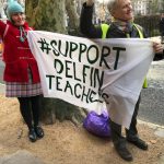 tefl_delfin_protest